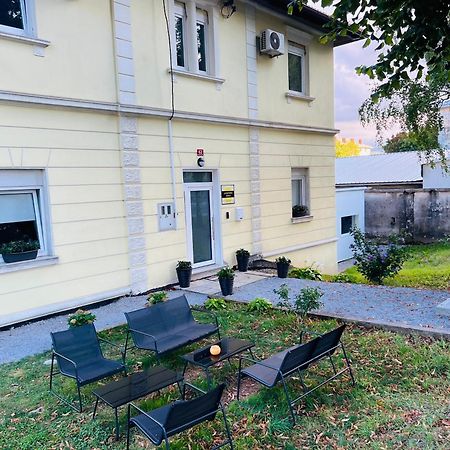 Lemonwood House Hotel Постойна Екстериор снимка