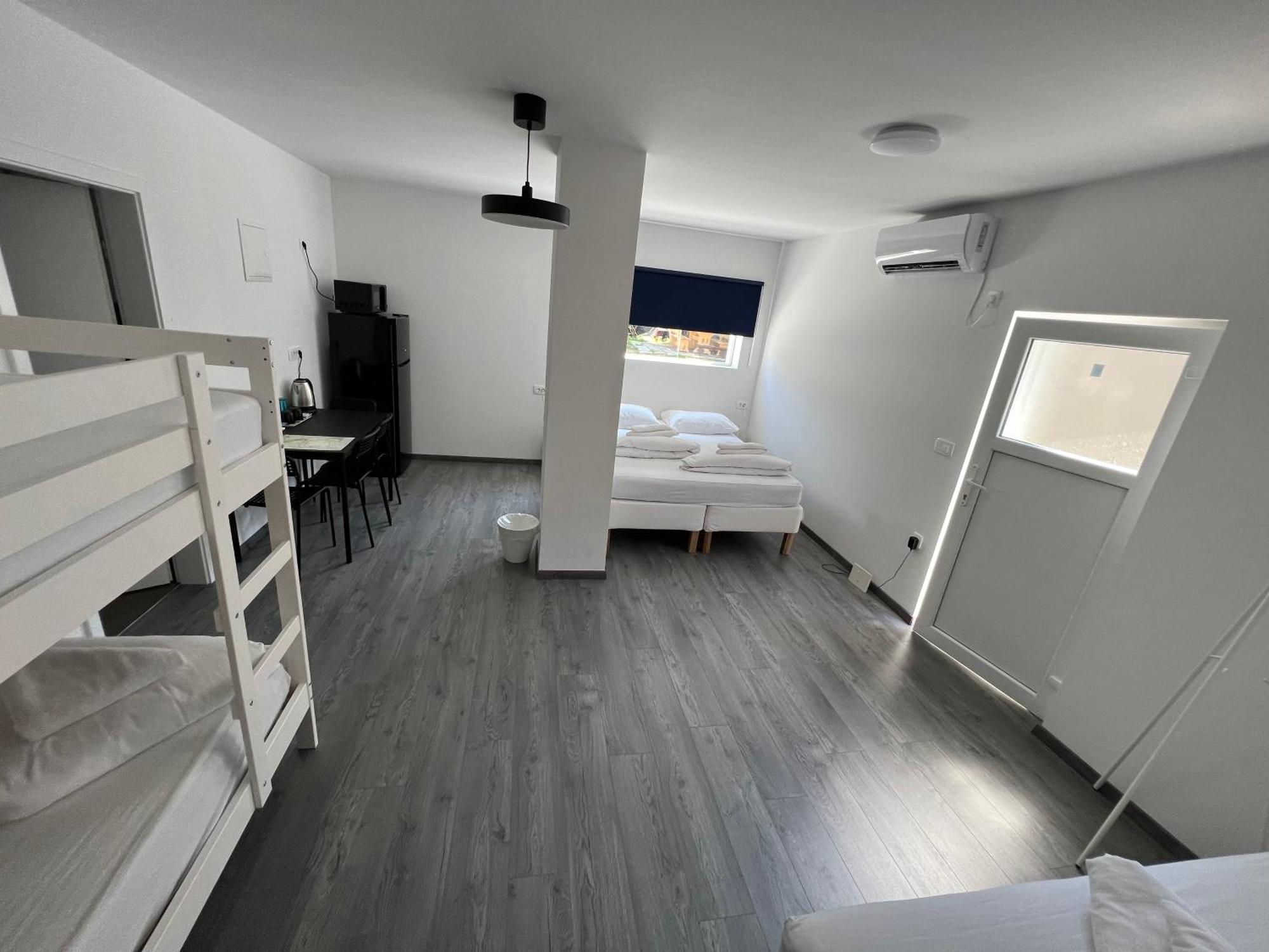 Lemonwood House Hotel Постойна Екстериор снимка