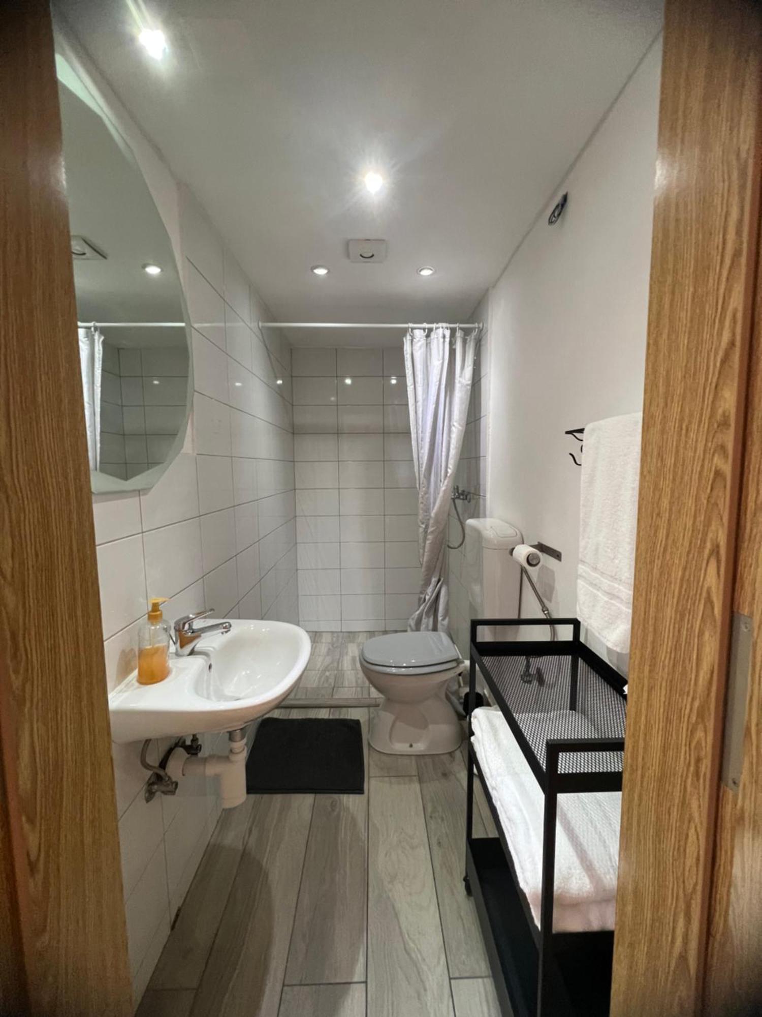 Lemonwood House Hotel Постойна Екстериор снимка