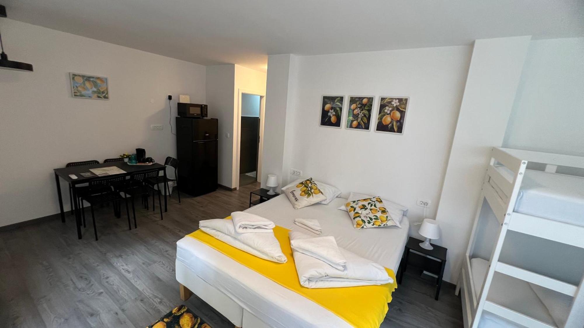 Lemonwood House Hotel Постойна Екстериор снимка