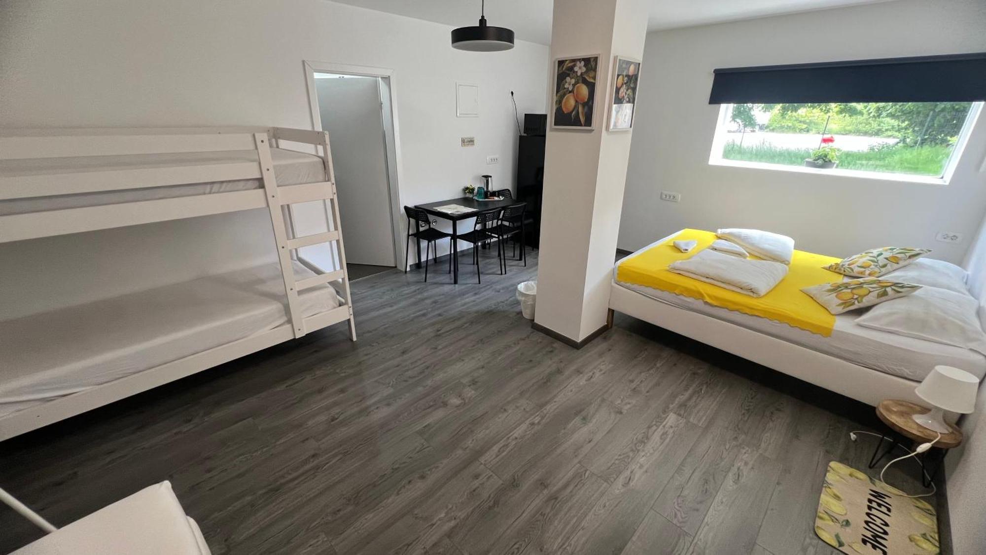 Lemonwood House Hotel Постойна Екстериор снимка
