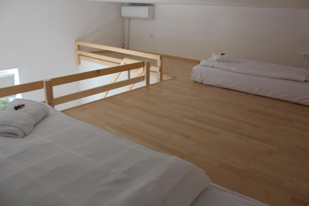 Lemonwood House Hotel Постойна Екстериор снимка