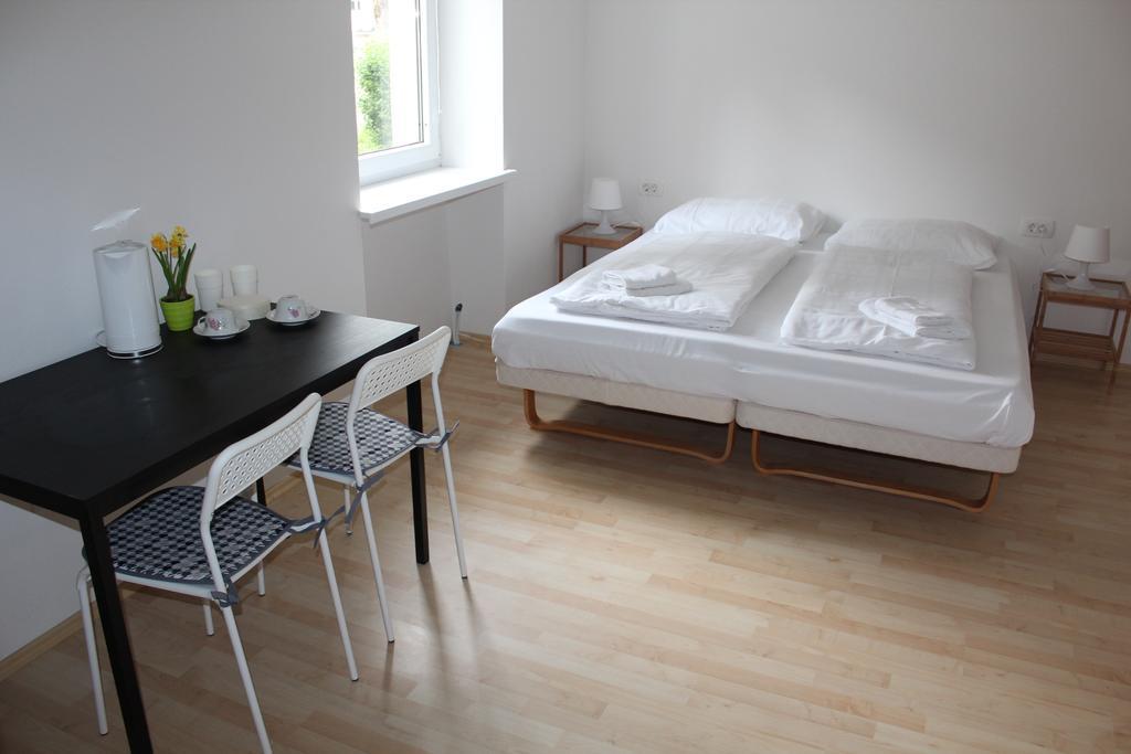 Lemonwood House Hotel Постойна Екстериор снимка